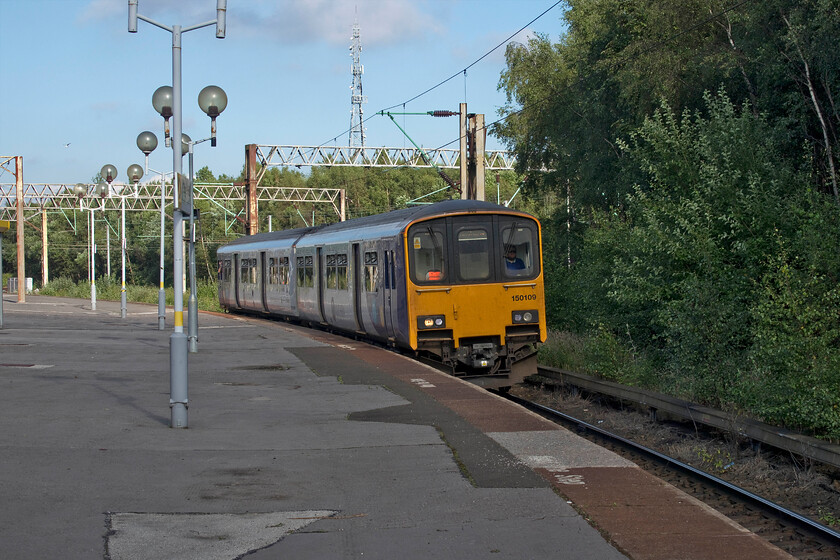 150109, NT 16.46 Manchester Oxford Road-Liverpool Lime Street (2O70, RT), Edge Hill station 
 150109 arrives at Edge Hill station working the 16.46 Manchester Oxford Road to Liverpool Lime Street Northern service. I travelled on this train to its destination. 
 Keywords: 150109 16.46 Manchester Oxford Road-Liverpool Lime Street 2O70 Edge Hill station Northern