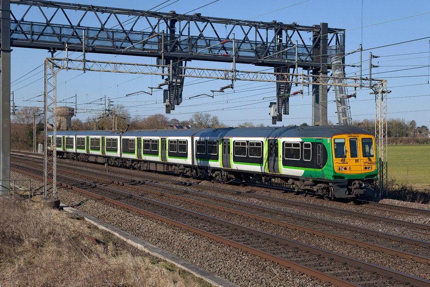 319433, 13.30 Northampton EMUD-Bletchley CS (5B00), Roade Hill 
 At the time of writing, about half of these former Thameslink units are in store at Long Marston, the other half have been refurbished and have gone to Northern Trains. London Northwestern retains a few units to provide increased capacity at busy commuter times. Here, still in its old London Midland livery, 319433 is seen passing Roade Hill on the 13.30 Northampton EMUD to Bletchely CS ECS (5B00) working. 
 Keywords: 319433 5B00 Roade Hill