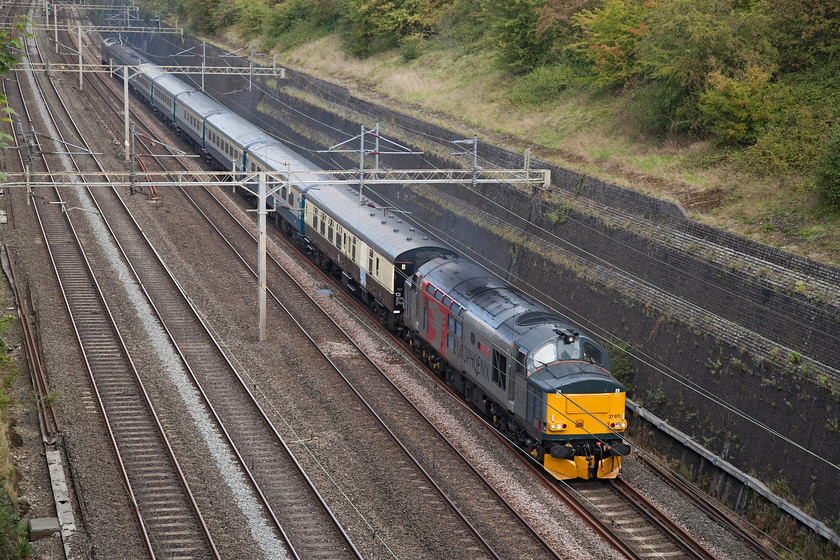 37611 & 37884, outward leg of The Greendale Rocket, 06.40 Burton-on-Trent-Willesden (1Z37), Roade Cutting 
 37611 'Pegasus' leads the outward leg of The Greendale Rocket' railtour. The Branch Line Society tour started at Burton-on-Trent and took in some rare track in the Birmingham area. It then headed to London to do the same and is seen here in Roade Cutting with 37884 at the rear. 
 Keywords: 37611 37884 outward leg of The Greendale Rocket 06.40 Burton-on-Trent-Willesden 1Z37 Roade Cutting