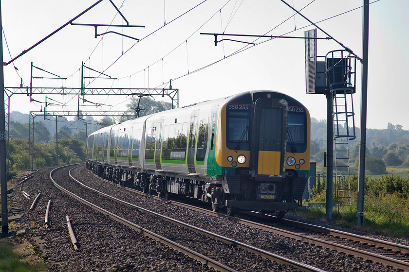 350255, LN 08.16 Northampton-BNS (2Y63, RT), Wilson s Crossing 
 London Northwestern 350255 climbs out of Northampton past Wilson's Crossing forming the 08.16 Northampton to Birmingham New Street. The gradient is clear in this picture, a steady 1:230 for the next 10 miles to Watford (Northants). 
 Keywords: 350255 2Y63 Wilson's Crossing