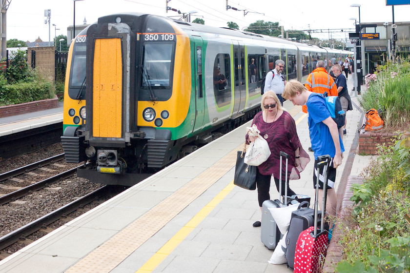 350109, LM 14.34 London Euston-Birmingham New Street (2Y29), Watford Junction station 
 Our final train home from London is a London Midland service from Watford Junction to Milton Keynes. 350109 arrives into Watford forming the 14.34 Euston to Birmingham New Street. 
 Keywords: 350109 14.34 London Euston-Birmingham New Street 2Y29 Watford Junction station