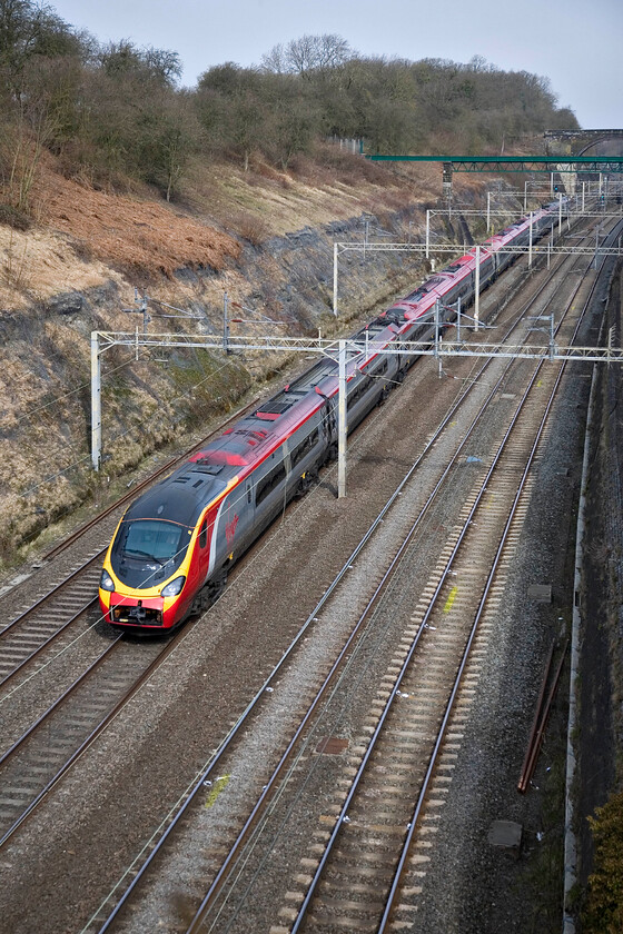 Class 390, VT 08.20 Manchester Piccadilly-London Euston, Roade cutting 
 With its nose cone cover half open an unidentified Class 390 Pendolino passes through Roade cutting working the 08.20 Manchester to Euston Virgin service. 
 Keywords: Class 390 08.20 Manchester Piccadilly-London Euston Roade cutting Virgin Pendolino