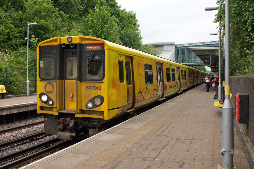 507010, ME 09.06 Hunts Cross-Southport (2S13, RT), Liverpool South Parkway station 
 Veteran Mersey Rail EMU 507010 arrives at Liverpool South Parkway station with the 09.06 Hunt's Cross to Southport working. My boss and I took this train right under Liverpool city centre as far as Sandhills station. 
 Keywords: 507010 2S13 Liverpool South Parkway station