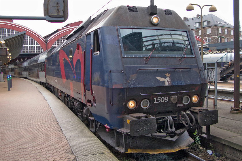 1509, 10.07 sterport-Ringsted, Copenhagen Central station 
 Our train from Copenhagen to Roskilde waits to leave Central station hauled by Class ME 1509. My wife son and I enjoyed haulage behind this locomotive to Roskilde as the 10.07 sterport to Ringsted. This locomotive was severely damaged in an accident at Kalundborg in June 2000 taking some time to be repaired and return to service. 
 Keywords: 1509 10.07 sterport-Ringsted Copenhagen Central station