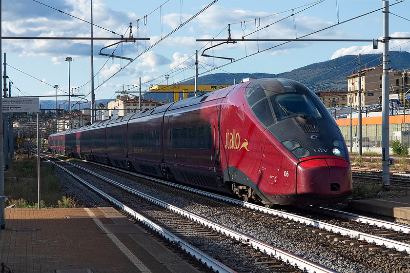 575.006, unidentified working, Florence CM station 
 Autorail  grande capacit (AGV) number 575.006 makes sedate through progress through the suburbs of Florence passing through Campo di Marte station with an unidentified southbound working. Soon it will ramp up up the speed and hurtle south at up to 220mph! 
 Keywords: 575.005 Florence CM station