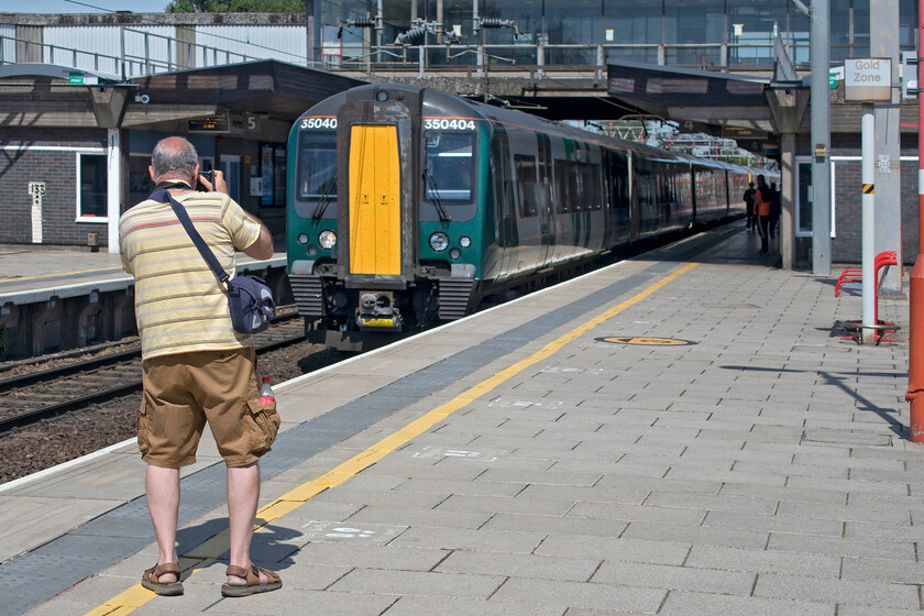 350404, LN 10.05 Liverpool Lime Street-Birmingham New Street (1G09, 1L), Stafford station 
 The next train of our tour of the West Midlands arrives at Stafford station. London Northwestern's 10.05 Liverpool to Birmingham New Street took Andy and me as far as Wolverhampton. Arrival at Wolverhampton was on time enabling Andy and me to get a much-needed coffee from a vendor near the station entrance.

Journey score 8/10 
 Keywords: 350404 10.05 Liverpool Lime Street-Birmingham New Street 1G09 Stafford station London Northwestern Desiro