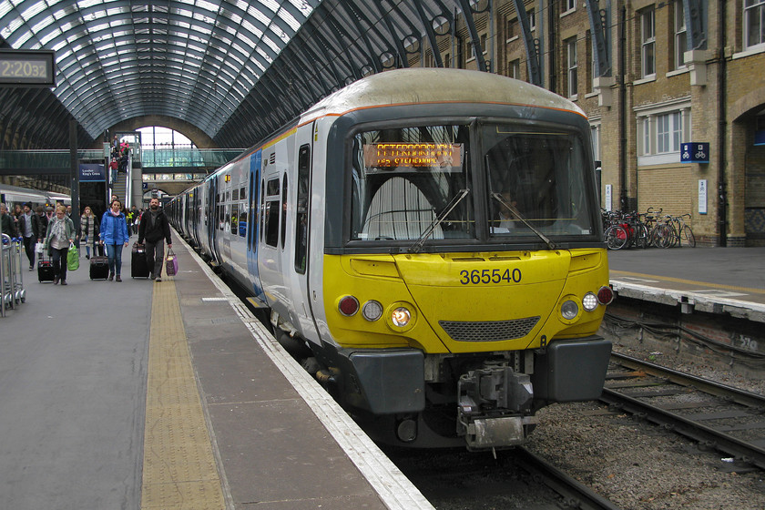 365540, GN 12.25 King`s Cross-Peterborough (1P52), London King`s Cross station 
 365540 and another unit stand at King's Cross' platform seven waiting to leave with the 12.25 to Peterborough. The class 365 Networkers have done good work on the stopper services out of King's Cross on the Great Eastern routes. Originally built by BR at York (the last trains before its closure) they had bin style windows and no air conditioning. When a/c was retro. fitted they had the odd curved grill fitted at the front giving rise to their 'happy train' nickname. 
 Keywords: 365540 12.25 King`s Cross-Peterborough 1P52 London King`s Cross station