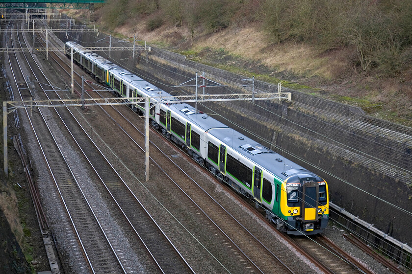 350368 & 350128, LM 11.14 Birmingham New Street-London Euston (2Y09), Roade cutting 
 The 11.14 Birmingham New Street to Euston train passes through Roade cutting worked by a pair of London Midland's ever-reliable Desiros. These units have been in operation for eight years on this route now and have proved to be incredibly reliable. I suspect that they will continue to ply their trade between Euston and all stations north as far as Crewe for some time to come yet! 
 Keywords: 350368 350128 11.14 Birmingham New Street-London Euston 2Y09 Roade cutting London Midland Desiro