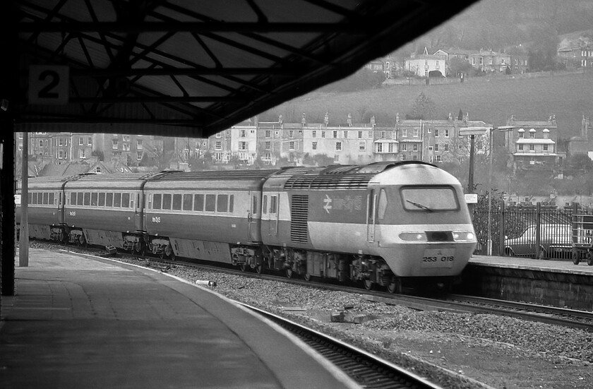 253018, unidentified down working, Bath Spa station 
 An unidentified down HST working from Paddington arrives at Bath Spa worked by set 253018. The leading power car would have been one of either W43036 or W43037. Notice the Viva HC saloon parked in the station car park. 
 Keywords: 253018 down working Bath Spa station HST InterCity 125