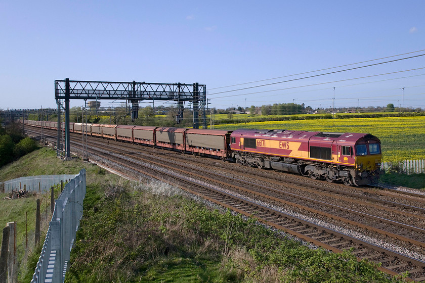 66171, 13.26 Halewood (Jaguar Cars)-Southampton Eastern Docks (6Z38), Roade Hill 
 With a very poor and patchy paint job on its roof panel, 66171 passes Roade Hill on the WCML between Northampton and Milton Keynes. The Class 66 is hauling a train that is 'off route' being the 6Z38 13.26 Halewood to Southampton car train. This freight flow that conveys Jaguar cars for export normally goes via the Leamington Spa, Banbury, Oxford and Reading route but due to engineering works this line was closed. 
 Keywords: 66171 13.26 Halewood Jaguar Cars-Southampton Eastern Docks 6Z38 Roade Hill