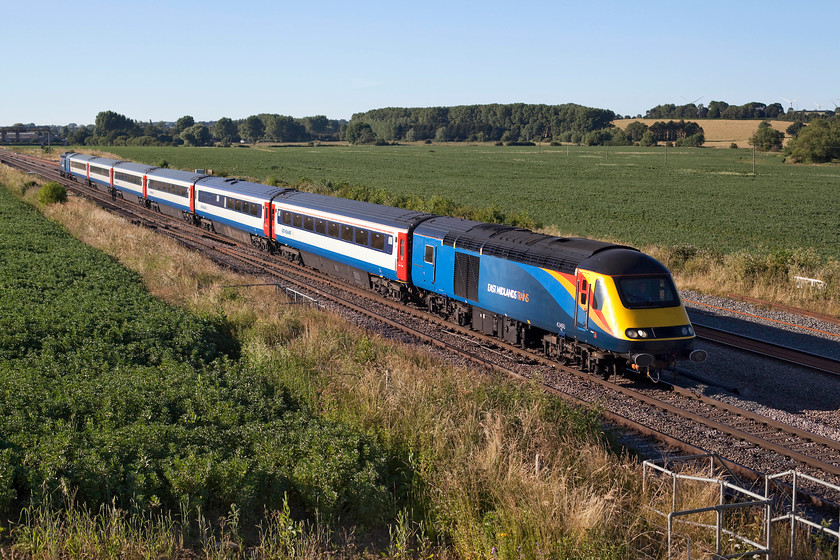 43480 & 43465, EM 18.37 Corby-London St. Pancras (1P61, 4E), Harrowden Junction 
 Looking very smart in their revised East Midlands' liveries, power cars 43480 and 43465 approach Harrowden Junction working the 18.37 Corby to London St. Pancras. Both these power cars are recent arrivals to the MML having been cascaded from Grand Central. Both are buffer beam fitted and were originally eastern power cars that were part of 254013 and 254005 respectively. 
 Keywords: 43480 43465 1P61 Harrowden Junction