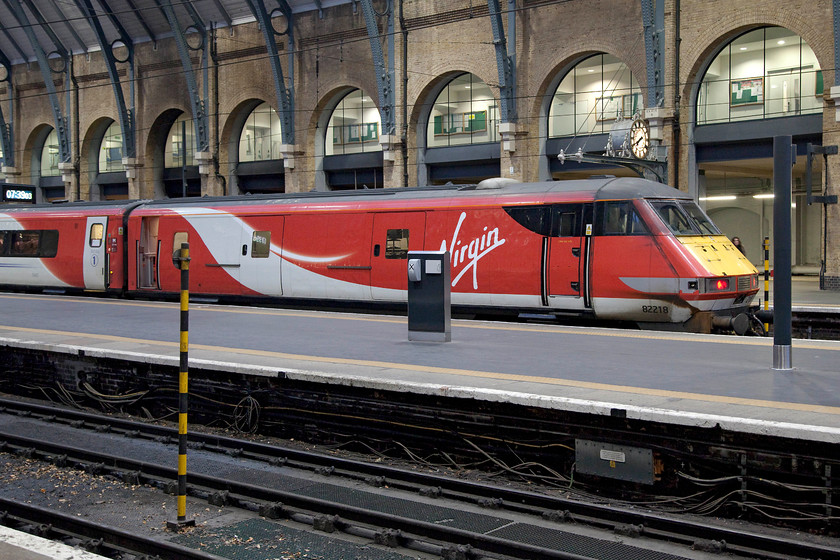 82218, GR 08.03 London King`s Cross-Leeds (1D05), London King`s Cross station 
 With about half an hour before its departure from King's Cross, 82218 and its coaches are being prepared to work the 08.03 to Leeds. I think that the Virgin East Coast livery is particularly smart and that it gives a very clear brand identity. Let's hope that it can run the East Coast Mainline in the manner that it deserves. 
 Keywords: 82218 08.03 London King`s Cross-Leeds 1D05 London King`s Cross station