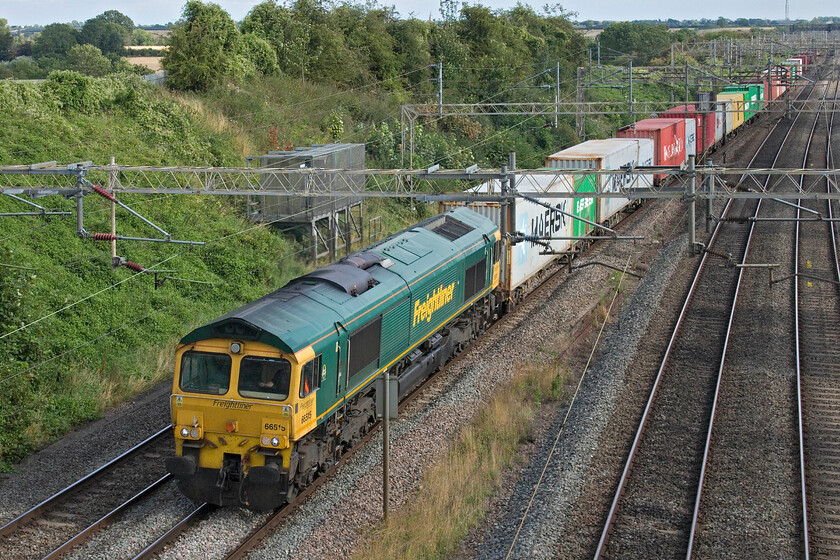 66515, 11.13 Felixstowe North-Trafford Park (4M87, 14E), Victoria bridge 
 I have photographed 66515 at this location from this angle before on a number of occasions, using the search function of this site will reveal them. The Freightliner Class 66 is leading the 11.13 Felixstowe to Trafford Park 4M87 working past Victoria bridge just south of Roade. 
 Keywords: 66515 11.13 Felixstowe North-Trafford Park 4M87 Victoria bridge Freightliner