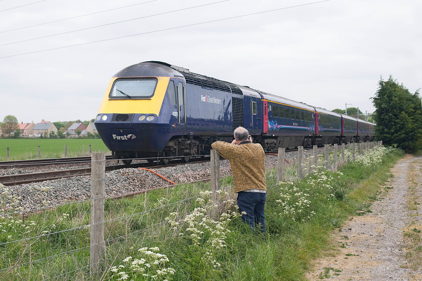 43071, GW 13.36 London Paddington-Cheltenham Spa (1G38, 1E), Steventon 
 Andy photographs 43071 leading the 13.36 Paddington to Cheltenham HST set past Steventon in Oxfordshire. 43071 was an Eastern Region power car delivered as part of the programme that began the ousting of the Deltics in 1978 as part of set 254008. 
 Keywords: 43071 1G38 Steventon