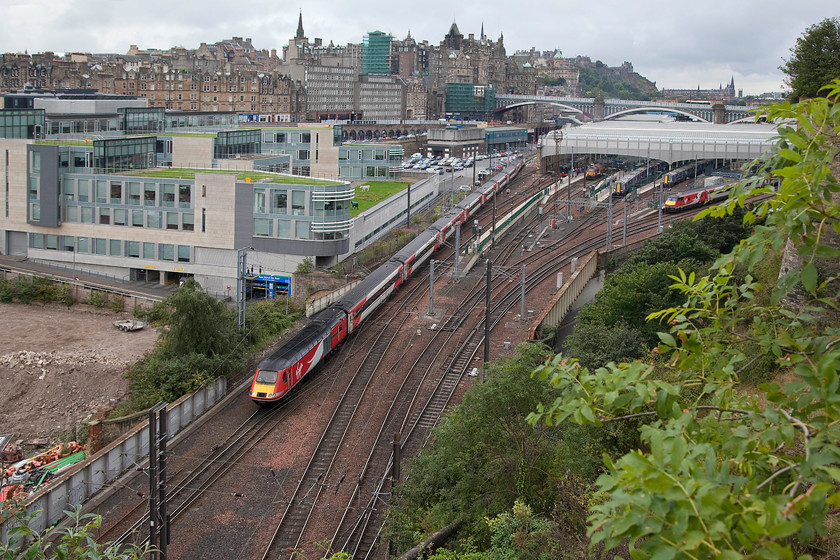 43208, GR 09.30 Edinburgh Waverley-London King`s Cross (1E09), top of Jacob`s Ladder 
 The 09.30 HST service leaves Edinburgh forming the 09.30 to London King's Cross with power car 43208 'Lincolnshire Echo' leading. This view, from the top of Edinburgh's famous Jacob's Ladder steps, offers a great vista of the old town on the hill in the background. 
 Keywords: 43208 09.30 Edinburgh Waverley-London King`s Cross 1E09 top of Jacob`s Ladder