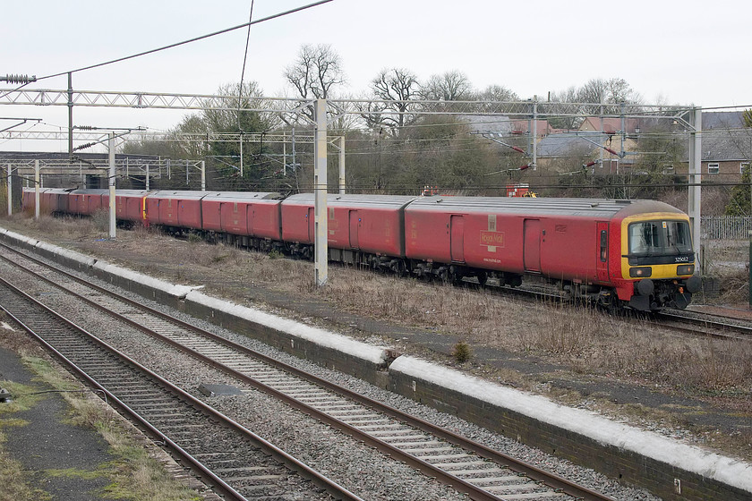 325012, 325015 & 325005, 11.20 Crewe TMD-Willesden, site of Castlethorpe station 
 A trio of Royal Mail class 325 sets pass through Castlethorpe forming the 11.20 Crewe TMD to Willesden. 325012, 325015 and 325005 have more than likely been at Crewe TMD having undergone maintenance or an exam. I could not find the reporting number of this particular working with no postings on the net. On arrival back at their Willesden base they will be prepared for the coming evening's mail train north. 
 Keywords: 325012 325015 325005 11.20 Crewe TMD-Willesden site of Castlethorpe station