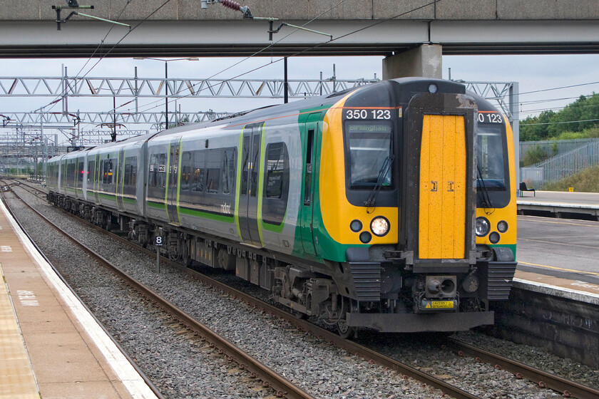 350123, LM 11.13 London Euston-Birmingham New Street (1Y27), Milton Keynes Central station 
 The 11.33 Euston to Birmingham New Street service, worked by 350123, arrives at Milton Keynes. It had not actually started from London but I believe originated from Watford Junction due to chronic issues closing all lines in the greater London area. 
 Keywords: 350123 11.13 London Euston-Birmingham New Street 1Y27 Milton Keynes Central station London Midland Desiro