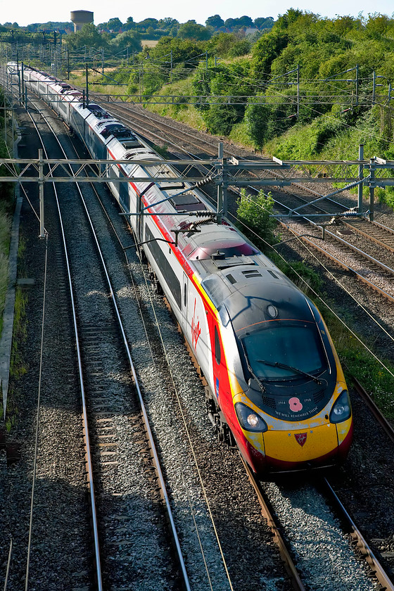 390103, VT 16.35 Manchester Piccadilly-London Euston (1A54, 8L), Victoria Bridge 
 A bit back lit but nice lighting sees 390103 'Virgin Hero' pass Victoria Bridge working the Virgin 16.35 Manchester Piccadilly to London Euston. 
 Keywords: 390103 1A54 Victoria Bridge