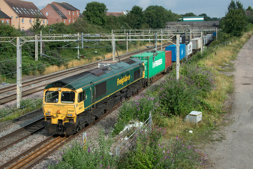 66525, 04.59 Trafford Park-Felixstowe North (4L41), site of Roade station 
 Back where I started out an hour ago at the site of Roade's former station and what a difference in the weather! In the intervening time, the sun has really got to work and the cloud is rapidly being burnt off. 66525 emerges from Roade cutting leading the 4L41 04.59 Trafford Park to Felixstowe Freightliner train, the sixth freight to pass in that time. 
 Keywords: 66525 04.59 Trafford Park-Felixstowe North 4L41 site of Roade station Freightliner