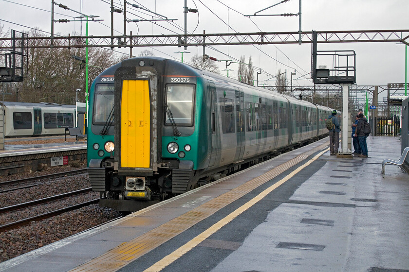 350375, LN 10.36 Birmingham New Street-London Euston (1Y32, RT), Northampton station 
 Travelling half an hour later than planned permitted my wife and I to have a seat on a train that was not horribly overcrowded! 350373 and another unit arrive at Northampton working the 10.36 Birmingham to Euston service that we took to London. Notice the gaggle of enthusiasts gathered around the signal who had been present for the 4Z73 and 4G97 freights that had passed through the station shortly before the Desiro arrived 
 Keywords: 350375 10.36 Birmingham New Street-London Euston 1Y32 Northampton station London NorthWetern Desiro