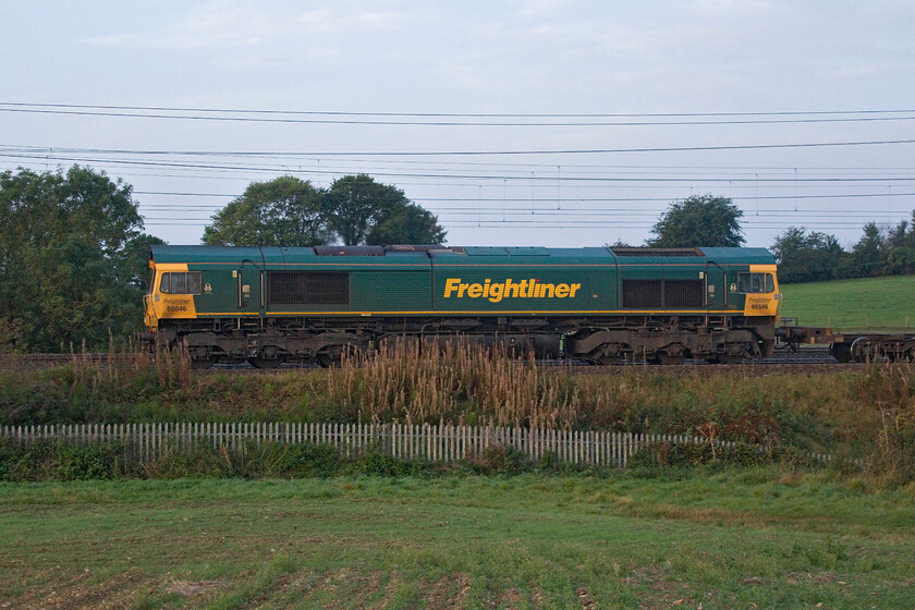 66546, 03.25 Garston-London Gateway (4L52, RT), between Roade & Ashton 
 At first glance this appears to be a light engine heading south of the WCML near the village of Roade however, close observation reveals a Freightliner flat behind the locomotive. 66546 leads the 4L52 03.25 Garston to London Gateway was particularly lightly loaded on this particular morning. 
 Keywords: 66546 03.25 Garston-London Gateway 4L52 between Roade & Ashton Freightliner