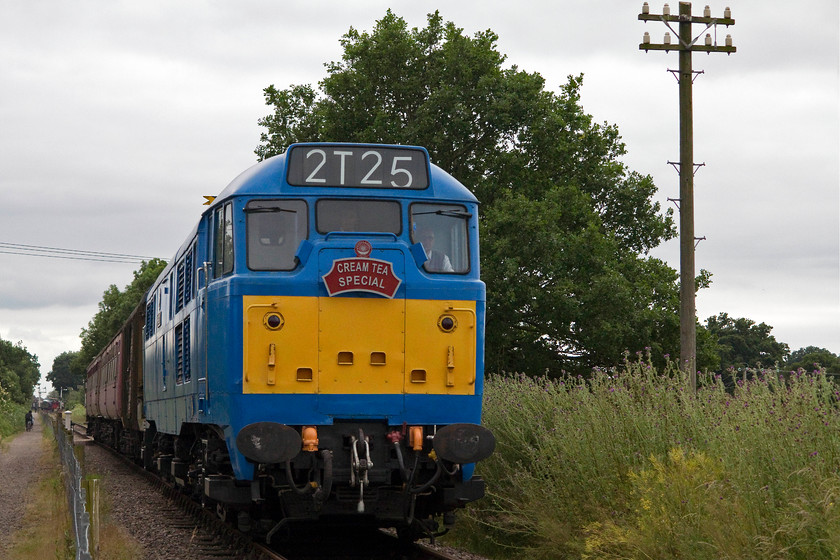 31289, 12.30 Pitsford to Pitsford cream tea special, Merry Tom lane 
 As we approached The Northampton and Lamport Railway on our bikes, 31289 'Phoenix' was seen approaching Merry Tom Lane where the train reversed. 31289 has been on this railway, apart from a short stint on-loan to The Rushden Transport Museum since 1998. 
 Keywords: 31289 Merry Tom lane