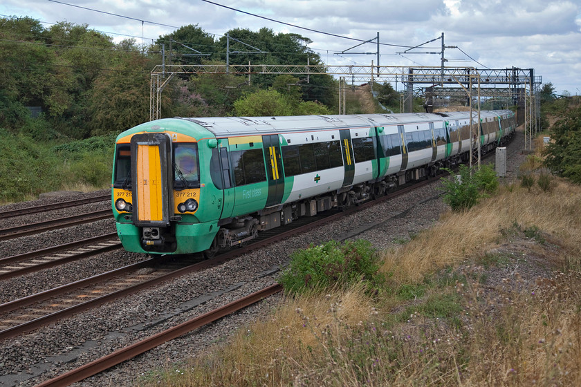 377212 & 377210, SN 13.12 Milton Keynes Central-East Croydon (2O41, 15L), Old Linslade 
 Southern operate a regular service over this section of the WCML that crosses London via the Kensington Olympia route. It's a useful service but one that is not particularly well patronised out of the peak hours. Here, 377212 and 377210 form the 13.12 Milton Keynes Central to East Croydon past Old Linslade. 
 Keywords: 377212 377210 2O41Old Linslade