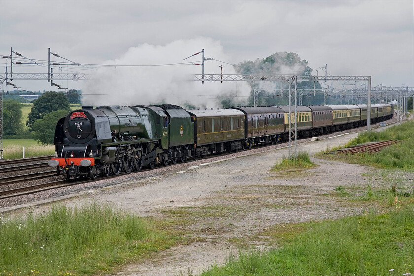 46233, outward leg of The Midlander, non-stop 08.49 Birmingham New Street-London Euston (1Z86), Gordon's Lodge 
 This was a steam charter with a bit of a difference! It was organised by Vintage Trains who advertised it as a steam-hauled non-stop run from Birmingham New Street to Euston; quite a claim! In fact, evidence on the Six Bells Junction website appears to bear out that they achieved this no doubt with some help from signallers and control. 46233 'Duchess of Sutherland' looks quite at home on the WCML as it passes Gordon's Lodge near Hanslope Junction but no doubt wishing that it was on the fast and able to stretch its legs a little more! The Midlander left Birmingham New Street at 08.49 running as 1Z86 and actually arrived at Euston ten minutes early. 
 Keywords: 46233 The Midlander non-stop 08.49 Birmingham New Street-London Euston 1Z86 Duchess of Sutherland Gordon's Lodge