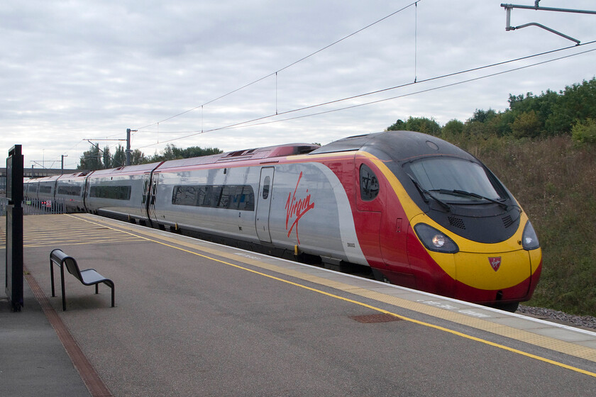 390002, VT 10.20 London Euston-Manchester Piccadilly (1H18), Milton Keynes station 
 390002 'Virgin Angel' arrives at Milton Keynes working the 10.20 Euston to Manchester Virgin service. Despite being mid-morning at the end of September the day was particularly dull as can be seen in this photograph. 
 Keywords: 390002 10.20 London Euston-Manchester Piccadilly 1H18 Milton Keynes station Virgin Trains Pendolino Virgin Angel