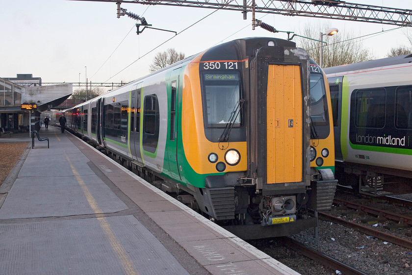 350121, LM 06.16 Northampton-Birmingham New Street (2Y55), Northampton station 
 At a silly hour of the morning, 350121 waits to take us to Rugby forming the 06.16 Northampton to Birmingham New Street. This service should, hopefully, connect with the first Glasgow Pendolino of the day that will whisk us all the way to Central station. 
 Keywords: 350121 06.16 Northampton-Birmingham New Street 2Y55 Northampton station