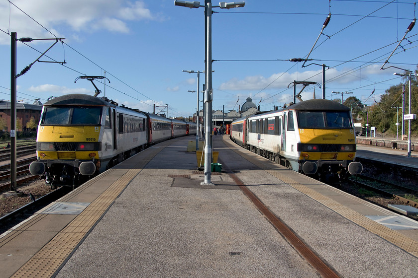 90015, 15.00 Norwich-London Liverpool Street (1P47, RT) & 90011, 15.30 Norwich-London Liverpool Street (1P49, RT), Norwich station 
 Keywords: 90015 15.00 Norwich-London Liverpool Street 1P47 90011 15.30 Norwich-London Liverpool Street 1P49 Norwich station