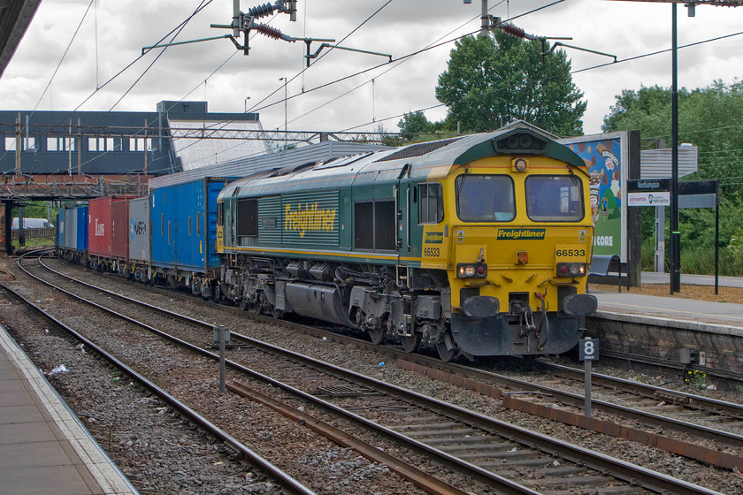 66533, 07.39 Felixstowe South-Lawley Street, Northampton station 
 Under cloudy June skies, 66533 'Hanjin Express/Senator Express' passes through Northampton station with the 07.39 Felixstowe to Lawley Street Freightliner service. This locomotive was named two years after it arrived in the UK gaining its nameplates in the summer of 2003. 
 Keywords: 66533 07.39 Felixstowe South-Lawley Street Northampton station Hanjin Express / Senator Express Freightliner