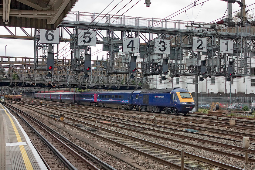 43030, GW 14.57 London Paddington-Bristol temple Meads (1U19, 10L), Royal Oak LU station 
 43030 leads the 14.57 Paddington to Bristol HST working past Royal Oak LU station. This train would go via the Badminton line to Bristol Parkway and then to Temple Meads as the line through bath was shut for engineering works. 
 Keywords: 43030 1U19 Royal Oak LU station