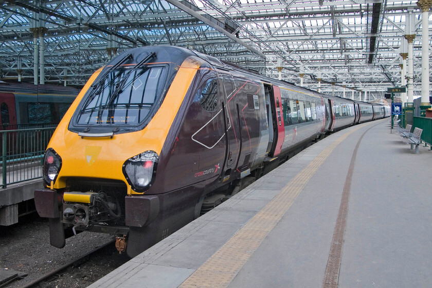 221124 XC 17.08 Edinburgh Waverley-Bristol Temple Meads, Edinburgh Waverley station 
 I could think of better ways to make the journey south to Bristol from Edinburgh than in a glorified DMU! 221124 is being prepared to work 17.08 service that will initially head east from the Scottish capital to then head along the coast to Newcastle; a very attractive stretch of line and one that I have not ever taken photographs of but I intend for that situation to be rectified sooner than later! 
 Keywords: 221124 17.08 Edinburgh Waverley-Bristol Temple Meads Edinburgh Waverley station Cross Country Voyager