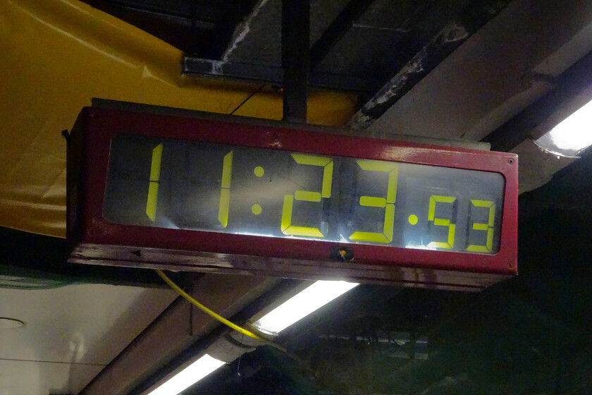 Click-clack clock, platform 13, London Victoria station 
 Victoria station still is the home to a number of NSE click-clack clocks. These mechanical devices represent a pre-digital time and were familiar to all who travelled throughout the Network South East area during the 1980s. This particular example is halfway along platform thirteen at Victoria. 
 Keywords: Click-clack clock, platform 13 London Victoria station