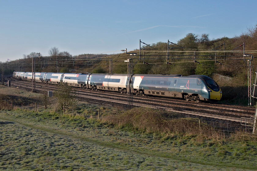 390128, VT 07.03 London Euston-Liverpool Lime Street (1F11, 1L), Old Linslade 
 The sun is just now high and strong enough to begin melting the frost on the ground at Old Linslade just north of Leighton Buzard. Rather backlit 390128 'City of Preston' works the 07.03 Euston to Liverpool service past the site that remains mercifully free of palisade fencing but, as I say every time I visit this spot, for how long? 
 Keywords: 390128 07.03 London Euston-Liverpool Lime Street 1F11 Old Linslade City of Preston