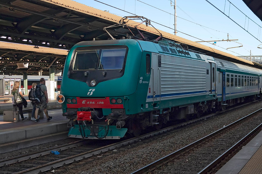 464.156, 17.23 Florence SMN-Rome Tibutina (2315), Florence CM station 
 464.156 pauses at Florence CM station a short distance into it journey. It is powering the 17.23 Florence SMN to Rome 2315 working. There are over 700 of these highly successful locomotives that have a maximum operating speed of 99mph. 
 Keywords: 464.156 17.23 Florence SMN-Rome Tibutina 2315 Florence CM station