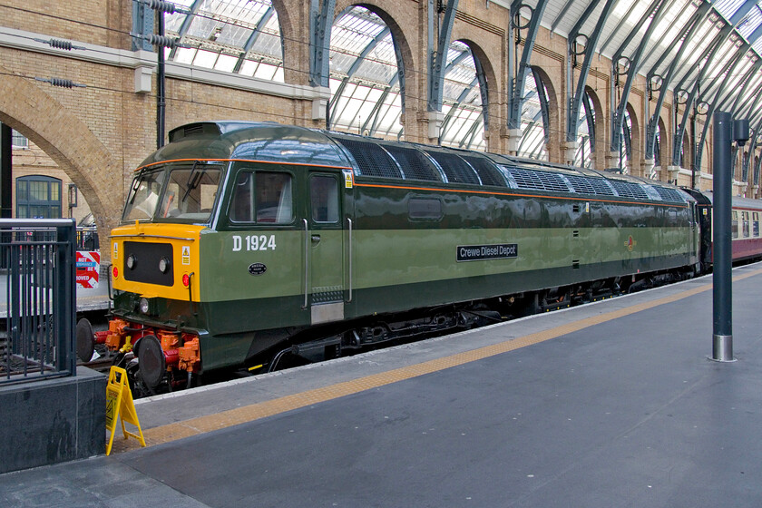 D1924, 01.49 Crewe HS-London King's Cross (3Z90, 16E), London King's Cross station 
 Variously numbered 47247, 47655 and 47810 in its fifty-nine years of operation D1924 'Crewe Diesel Depot' sist on the blocks at King's Cross having arrived with the 01.49 from Crewe HS running as curiously as 3Z90. LSL make an effort with their assets keeping them smart and tidy with D1924 being no exception. Being a strike day King's Cross was eerily quiet with enthusiasts to see the charter probably outnumbering actual travellers (apart from those going on the charter that was!) 
 Keywords: D1924 01.49 Crewe HS-London King's Cross 3Z90 London King's Cross station Crew Diesel Depot 47247 47655 47810