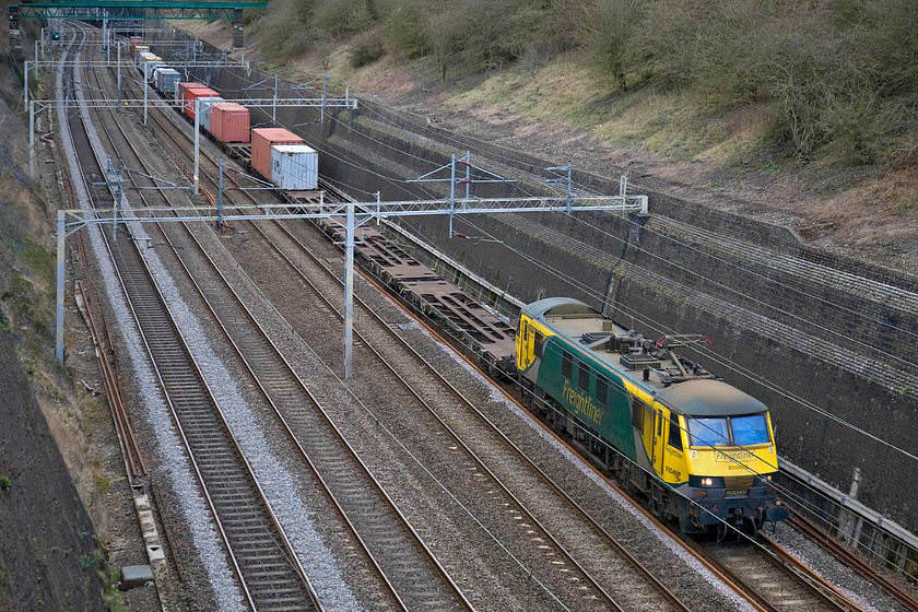 90049, 12.30 Crewe Basford Hall-Felixstowe North (4L90), Roade cutting 
 90049 leads the 12.30 Crewe Basford Hall to Felixstowe Freightliner service through Roade cutting. I saw a northbound Freightliner a little earlier hauled by an older AL6 Class 86 pairing. The 90s are not as powerful as a pair of 86s but probably a lot more reliable! 
 Keywords: 90049 12.30 Crewe Basford Hall-Felixstowe North 4L90 Roade cutting Freightliner