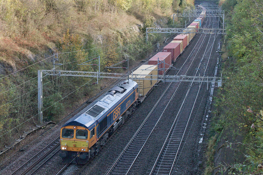 66770, 11.55 London Gateway-Hams Hall (4M46), Roade cutting 
 Freight Four....
66770 leads the long and heavily loaded 11.55 London Gateway to Hams Hall Freightliner through Roade cutting. Notice the odd different shade of yellow applied to a section of the cab front. I have no idea why this has been applied; if anybody can advise I would be interested to know. 
 Keywords: 66770 11.55 London Gateway-Hams Hall 4M46 Roade cutting