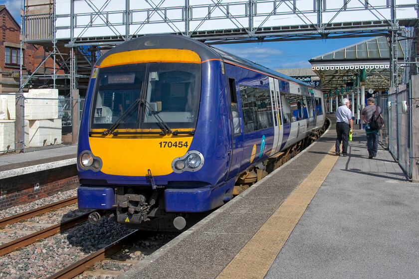 170454, NT 14.02 Scarborough-Sheffield (1J49, 9L), Bridlington station 
 170454 pauses at Bridlington station in the afternoon sunshine working Northern's 14.02 Scarborough to Sheffield 1J49 service. Notice the rather ugly but, thankfully, temporary footbridge installed whilst the existing one is being rebuilt with lifts added. 
 Keywords: 170454 14.02 Scarborough-Sheffield 1J49 Bridlington station Northern