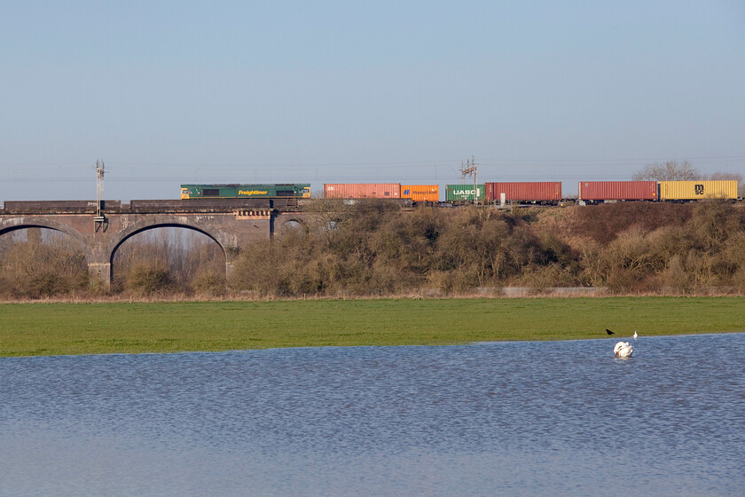 66657, 03.25 Garston-London Gateway (4L52, 11L), Haversham SP818425 
 Freightliner's 66567 heads south over Haversham viaduct between Wolverton and Hanslope Junction leading the 03.25 Garston to London Gateway 4L52 service. Whilst the boxes display a variety of colours I was hooping one of the bright pink ones owned by ONE (Ocean Network Express). 
 Keywords: 66657 03.25 Garston-London Gateway 4L52 Haversham SP818425 Freightliner