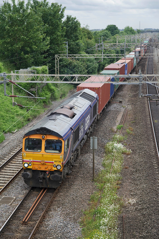 66726, 10.46 Felixstowe North-Hams Hall (4M23), Victoria Bridge 
 66726 'Sheffield Wednesday' passes Victoria Bridge between Northampton and Milton Keynes with the heavily loaded 4M23 10.46 Felixstowe to Hams Hall Freightliner working. This 66 arrived on UK shores in December 2006 and became a First GBRF locomotive then passing to GB Railfreight. It was named in September 2009 as part of the scheme to name a number of 66s after football teams. 
 Keywords: 66726 10.46 Felixstowe North-Hams Hall 4M23 Victoria Bridge