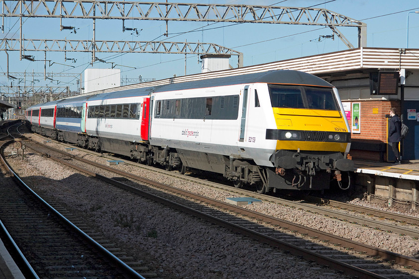 82139, LE 10.00 London Liverpool Street-Norwich (1P18), Colchester station 
 DVT 82139 leads the 10.00 Liverpool Street to Norwich 1P18 service into Colchester station. Another set of stock showing that the refurbishment of the Mk. III coaching stock was in the process of taking place with one of the of the remaining National Express coaches third in the consist spoiling the look of the set. 
 Keywords: 82139 10.00 London Liverpool Street-Norwich 1P18 Colchester station