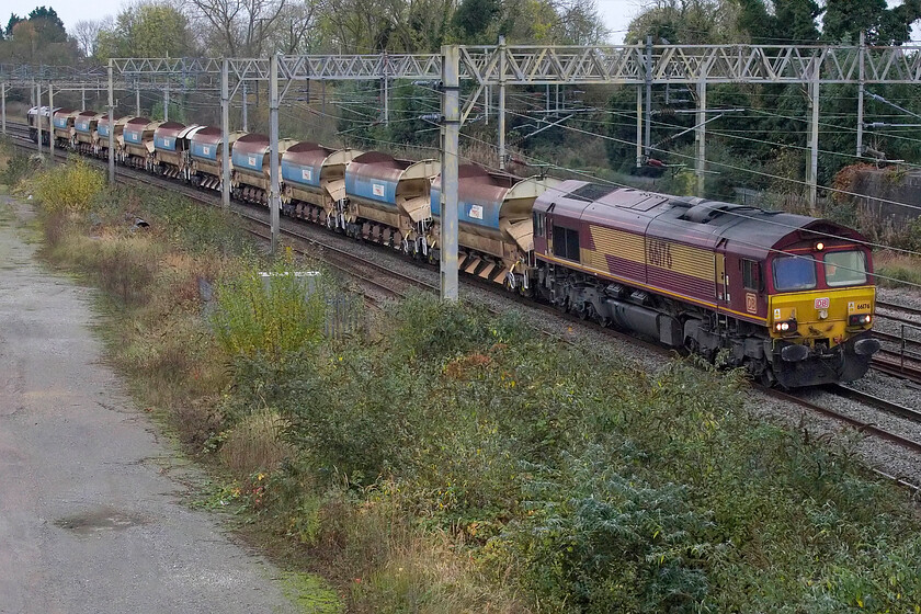 66176 & 66059, 07.00 Bourne End-Bescot Yard (6R01, 3E), site of Roade station 
 A pair of EWS liveried and branded Class 66s work the 07.00 Bourne End to Bescot Yard engineering train past Roade. With 66176 leading 66059 is bringing up the rear. 
 Keywords: 66176 66059 07.00 Bourne End-Bescot Yard 6R01 site of Roade station