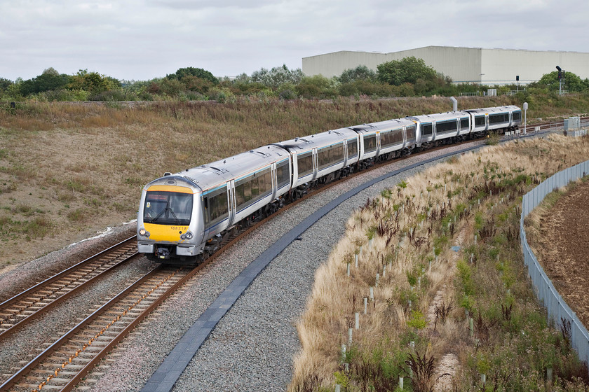 168218 & 168325, CH 14.34 London Marylebone-Oxford (1T39, RT), Bicester south west chord 
 168218 and 168325 takes the Bicester south west chord, opened in late 2015, working the 14.34 Marylebone to Oxford service. The Chiltern main line can be seen running on the large embankment behind. 
 Keywords: 168218 168325 1T39 Bicester south west chord