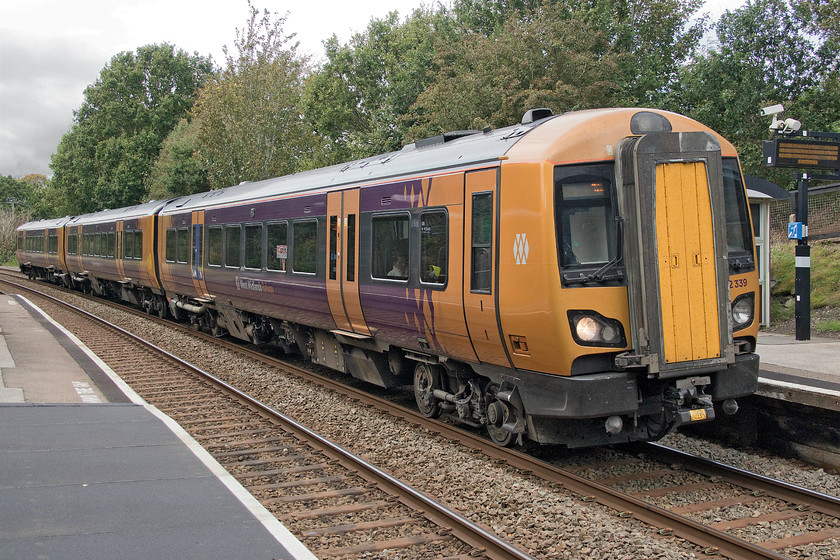 172339, LN 13.57 Stourbridge Junction-Stratford-on-Avon (2S48, 2L), The Lakes station 
 173339 comes to a halt at The Lakes station having been flagged down by one passenger on the platform. The unit is working the 13.57 Stourbidge Junction to Stratford-on-Avon 2S48 service. The station was opened by the GWR in 1936 as The Lakes Halt to serve the nearby attraction Earlswood Lakes. The platforms are still of timber construction with small raised humps to assist passengers of reduced mobility. 
 Keywords: 172339 13.57 Stourbridge Junction-Stratford-on-Avon 2S48 The Lakes station