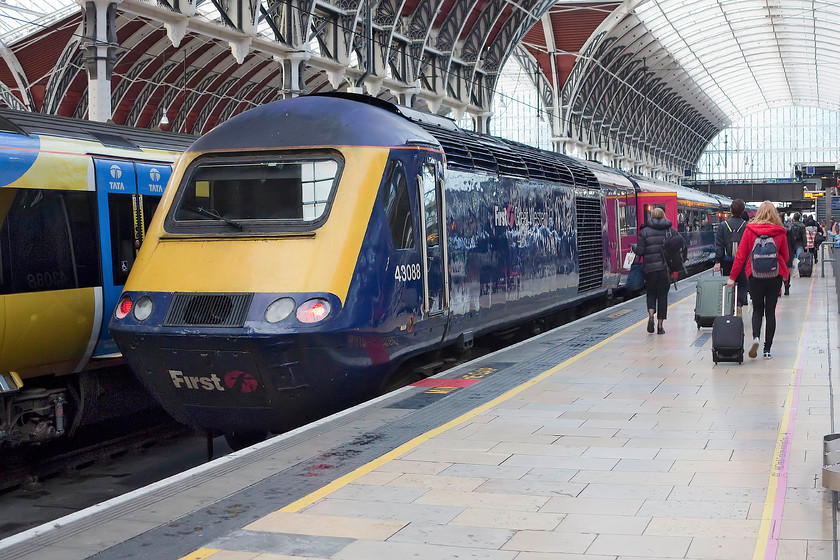 43088, GW 13.00 London Paddington-Plymouth (1C83, 5L), London Paddington station 
 Passengers make their way along the platform at London Paddington to board the 13.00 1C53 to Plymouth. Power car 43088 is attached to the rear of the train. 43088 was an Eastern Region power car delivered during 1979 as part of set 254017. 
 Keywords: 43088 13.00 London Paddington-Plymouth 1C83 London Paddington station