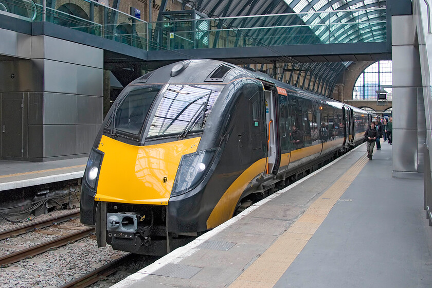 1. 180102, GC 16.48 London King's Cross-Sunderland (1N94, 1E), London King's Cross station 
 A familiar part of the scenery at Kings Cross for a number of years now the Class 180s are getting a little long in the tooth now. Grand Central and East Midlands Trains (but they are soon to hand them back to their owner) are the sole operators of these Hydraulic five-car DMUs. GCs 16.48 1N94 service to Sunderland waits to leave Kings Cross being worked by 180102.