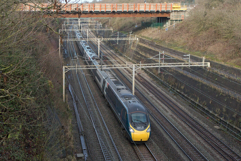 390131, VT 10.15 Manchester Piccadilly-London Euston (1A26, 6L), Roade cutting 
 390131 'City of Liverpool' passes under what will be the A508 road bridge when it opens sometime next year taking traffic away from the village of Roade. The Pendolino is working the 1A26 10.15 Manchester Piccadilly to Euston service. 
 Keywords: 390131 10.15 Manchester Piccadilly-London Euston 1A26 Roade cutting City of Liverpool Avati West Coast Pendolino